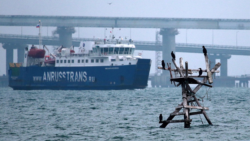 Russia blocks Ukrainian Azov Sea ports, minister