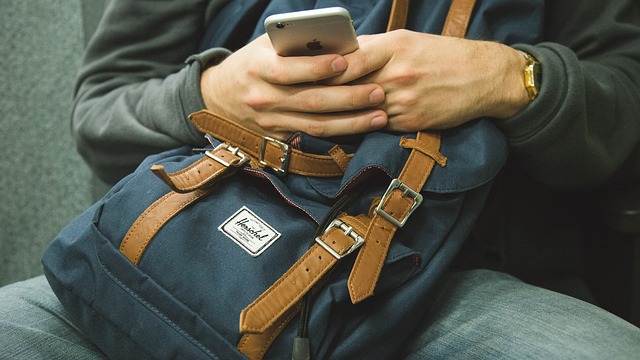 Illinois' Local Deputy Hands over Backpack to those in need